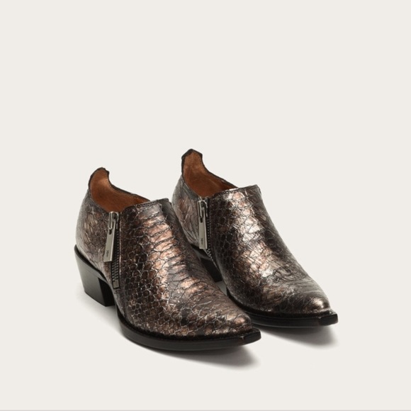 frye sacha zip shootie